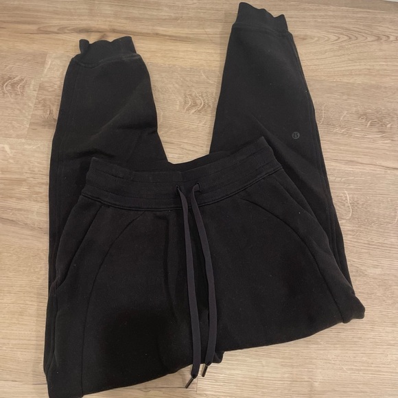 Lululemon Scuba Relaxed High-Rise Jogger in Black - Picture 2 of 7